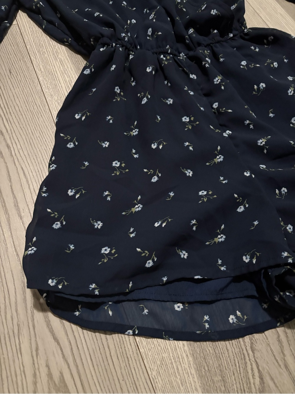 Hollister Navy Blue Floral Romper Size Small - Picture 3 of 10